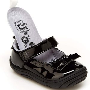 Stride Rite Classic Black Patent Erica mary-jane shoe. 4.5 M/W